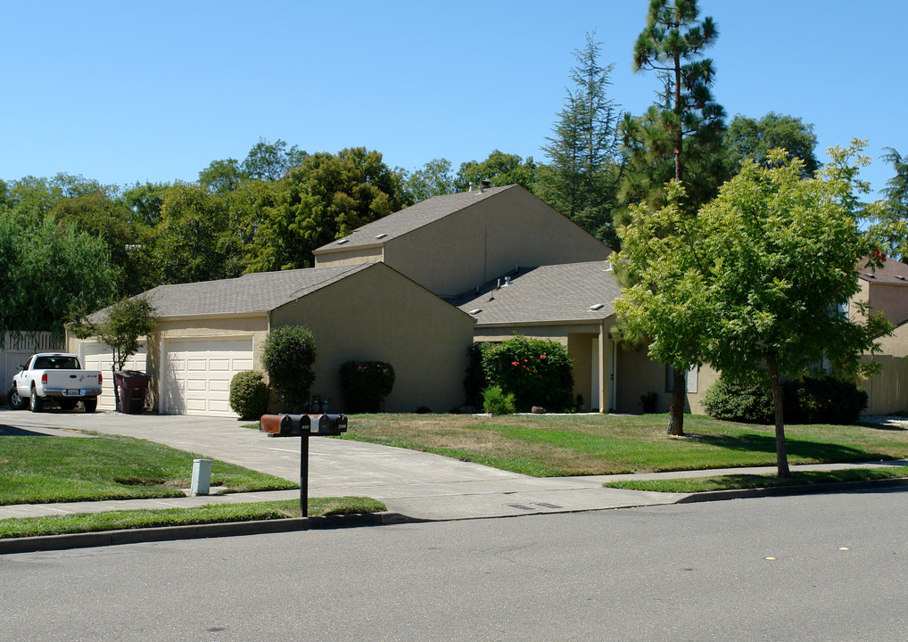 2800 Tachevah Dr in Santa Rosa, CA - Building Photo