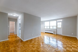 Parkway Manor in Toronto, ON - Building Photo - Interior Photo