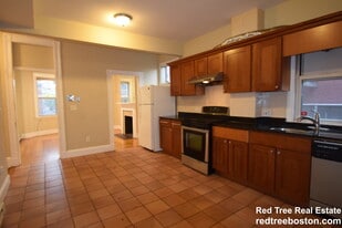 5 Ayr Rd, Unit 1 in Boston, MA - Building Photo