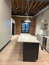 124 W 3rd St, Unit Downtown Industrial Loft in Grand Island, NE - Foto de edificio - Building Photo