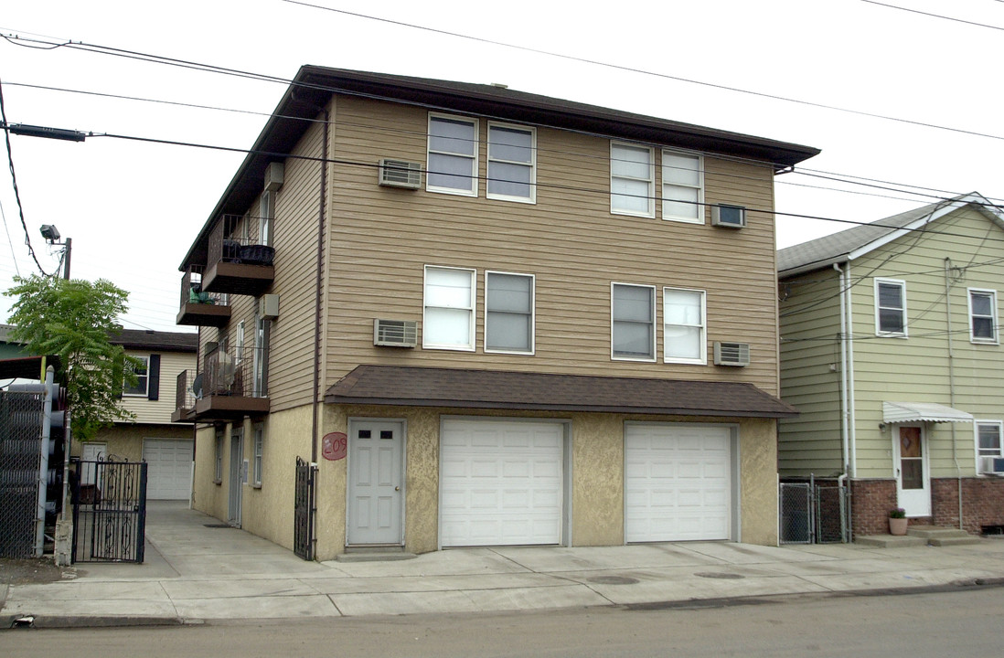 207-209 Clifford St in Newark, NJ - Foto de edificio