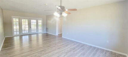 5838 Wyoming Ave in New Port Richey, FL - Foto de edificio - Building Photo