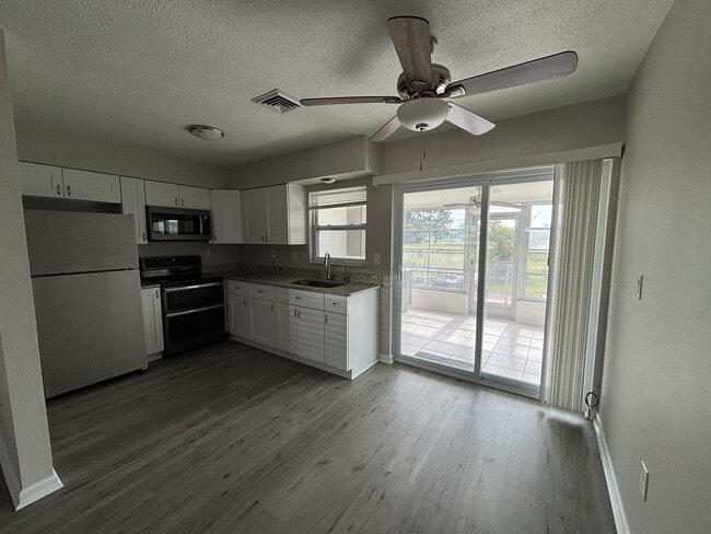 169 Golf Club Ln in Venice, FL - Foto de edificio - Building Photo