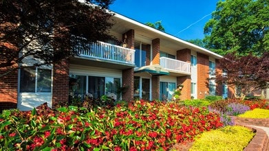 Pinewood Gardens Apartments in Norfolk, VA - Building Photo - Building Photo