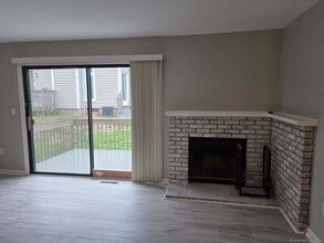 335 Monticello Dr in Branford, CT - Building Photo - Building Photo
