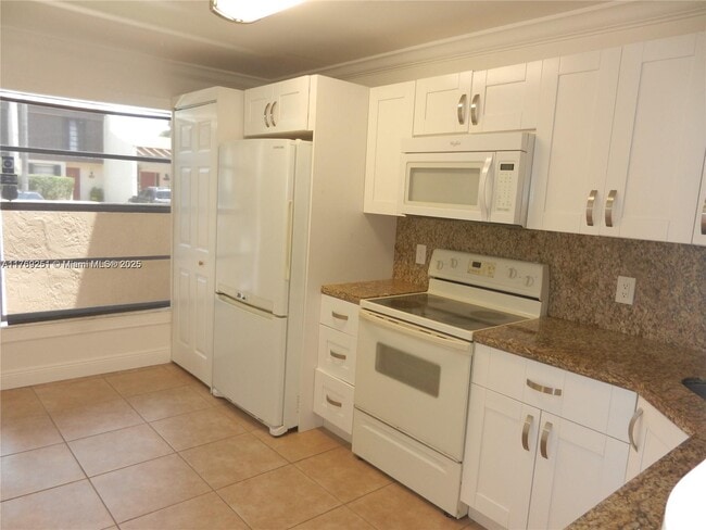 9948 NW 10th St in Pembroke Pines, FL - Building Photo - Building Photo