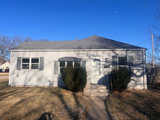 property at 503 S Elsie Ave