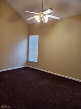 9555 Lakeview Cir in Union City, GA - Building Photo - Building Photo