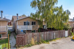 1207 44 St SE in Calgary, AB - Building Photo