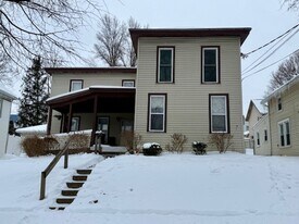 215 W Washington St in Ashland, OH - Building Photo