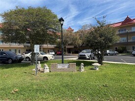 2402 Ecuadorian Way, Unit 40 in Clearwater, FL - Building Photo