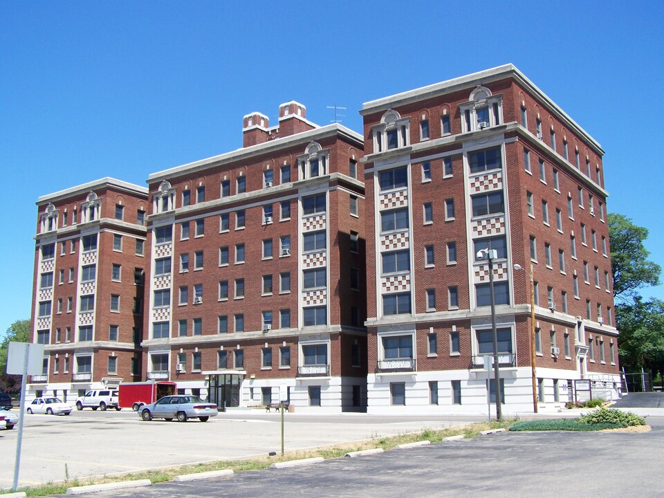 Kellogg Manor in Battle Creek, MI - Foto de edificio