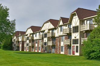 Beacon Hill Apartments in Rockford, IL - Building Photo - Building Photo