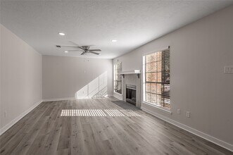 2401 Sycamore Ave in Huntsville, TX - Building Photo - Building Photo