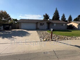 1641 S Thomas St in Visalia, CA - Building Photo