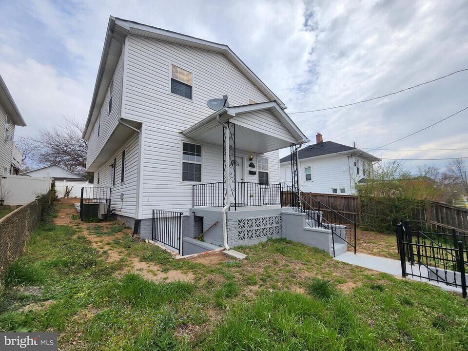 4244 Clay St NE in Washington, DC - Foto de edificio