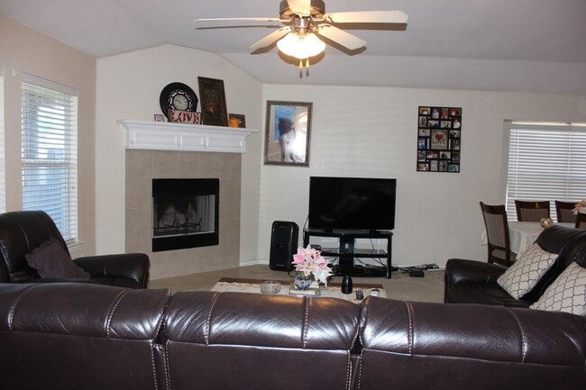 4333 Rockmill Trail in Fort Worth, TX - Building Photo - Building Photo