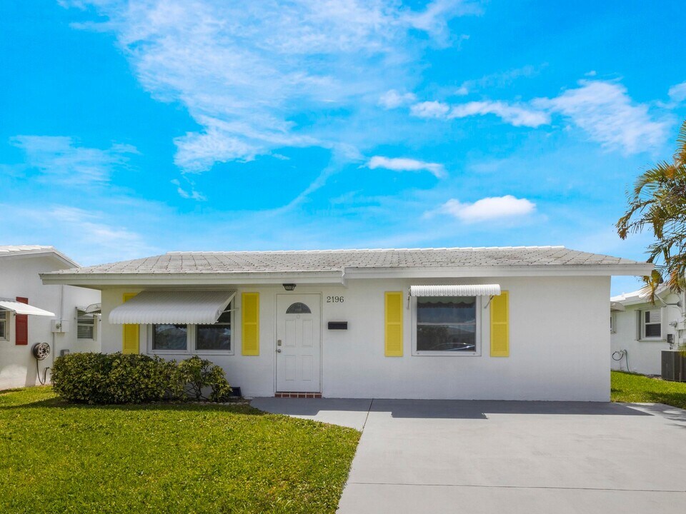 2196 SW Congress Blvd in Boynton Beach, FL - Building Photo