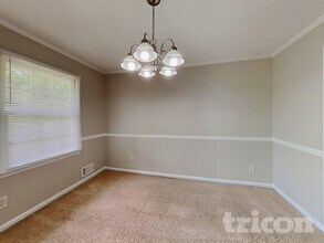 5181 Vivid Dr SW in Stone Mountain, GA - Foto de edificio - Building Photo