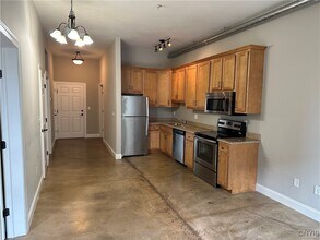 721 N Clinton St in Syracuse, NY - Building Photo - Building Photo