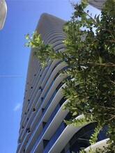 45 SW 9th St in Miami, FL - Building Photo - Building Photo