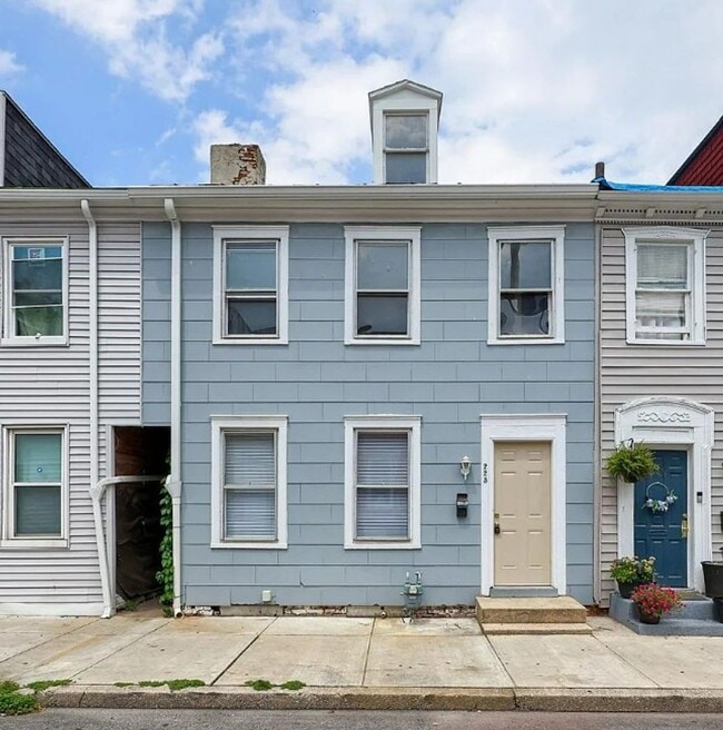 property at 223 E Walnut St