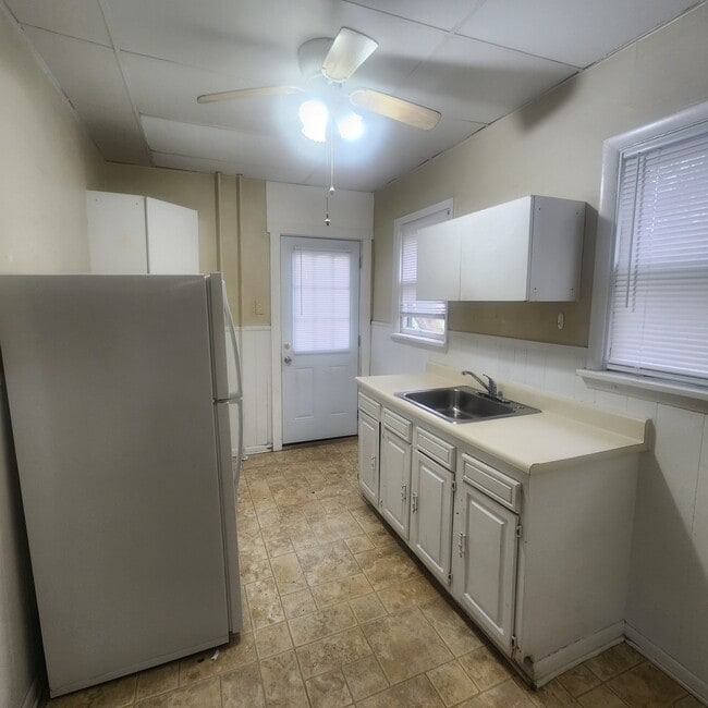 101 Crawford Ave, Unit Apartment 2 in Altoona, PA - Foto de edificio - Building Photo