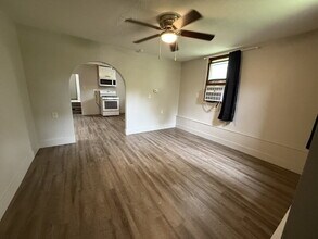 2865 NE Norwood Ln in Des Moines, IA - Building Photo - Building Photo