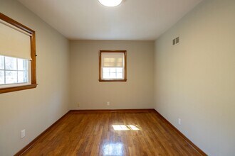 1008 Lakeshore Dr in Columbia, MO - Building Photo - Building Photo