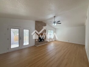 5618 Wood Walk St in San Antonio, TX - Building Photo - Building Photo