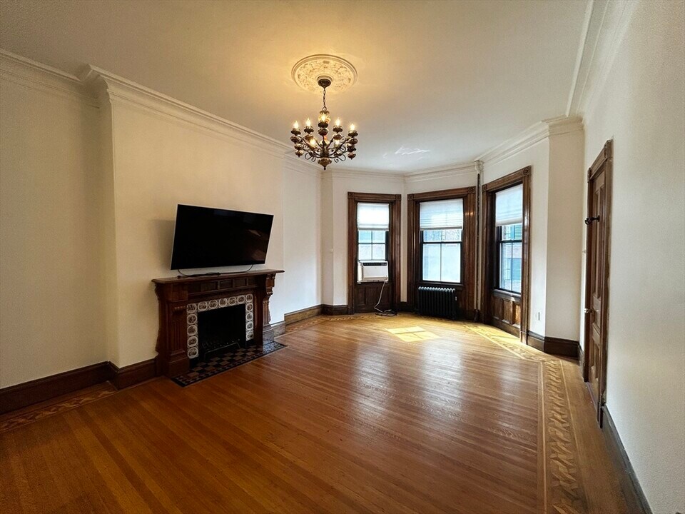 144 Commonwealth Ave, Unit 6 in Boston, MA - Building Photo