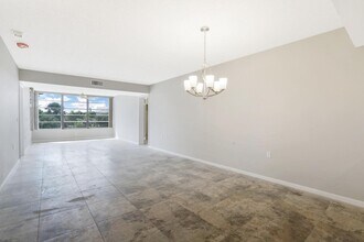3636 Whitehall Dr in West Palm Beach, FL - Foto de edificio - Building Photo