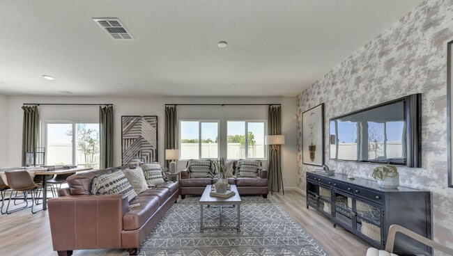 1319 Blossomparke Way in Sacramento, CA - Building Photo - Building Photo