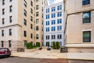 30 Morningside Dr in New York, NY - Foto de edificio - Building Photo