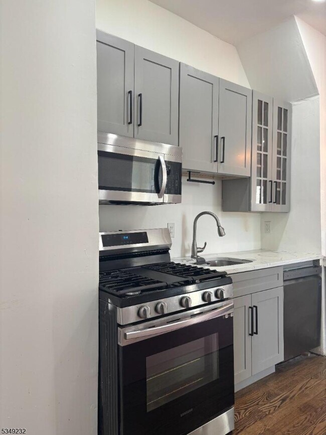 205 Broughton Ave in Bloomfield, NJ - Building Photo - Building Photo