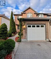 168 Whitestone Dr in Ottawa, ON - Building Photo