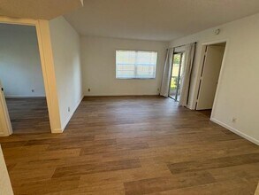 1560 SE Royal Green Cir in Port St. Lucie, FL - Foto de edificio - Building Photo