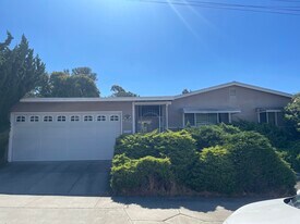 4925 Tierra Baja Way in San Diego, CA - Building Photo