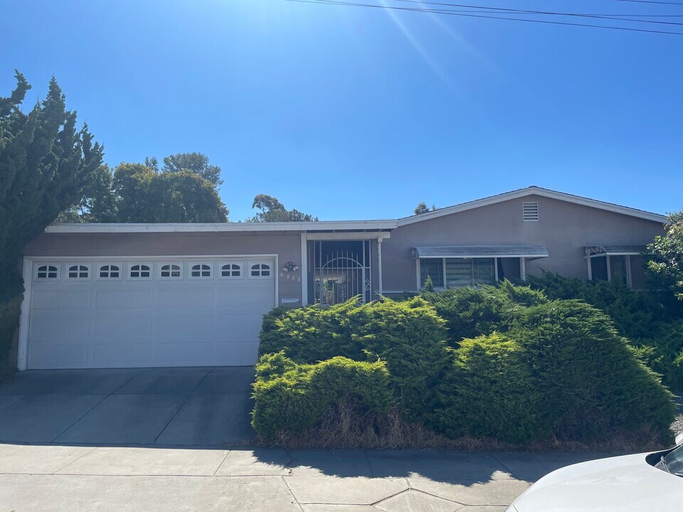 4925 Tierra Baja Way in San Diego, CA - Building Photo