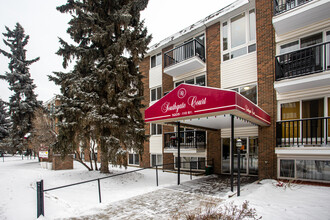 Southgate Court in Edmonton, AB - Building Photo - Building Photo