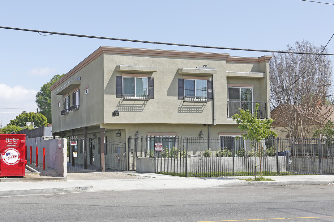 6358 Hazeltine Ave in Van Nuys, CA - Building Photo