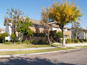 Franklin Luxury Apartments in Fullerton, CA - Building Photo - Building Photo