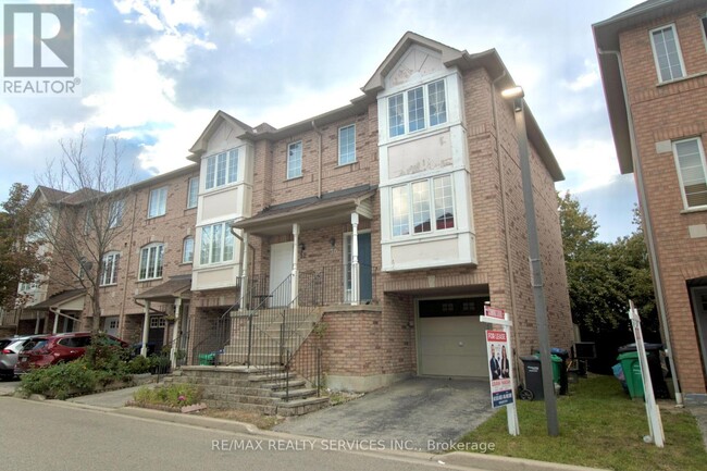 80-80 Acorn Pl in Mississauga, ON - Building Photo - Building Photo