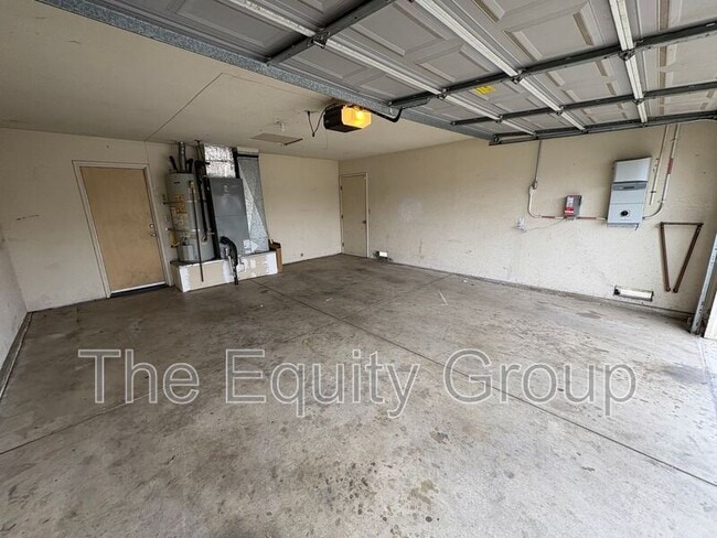 1195 Santa Cruz Ave in Tulare, CA - Building Photo - Building Photo