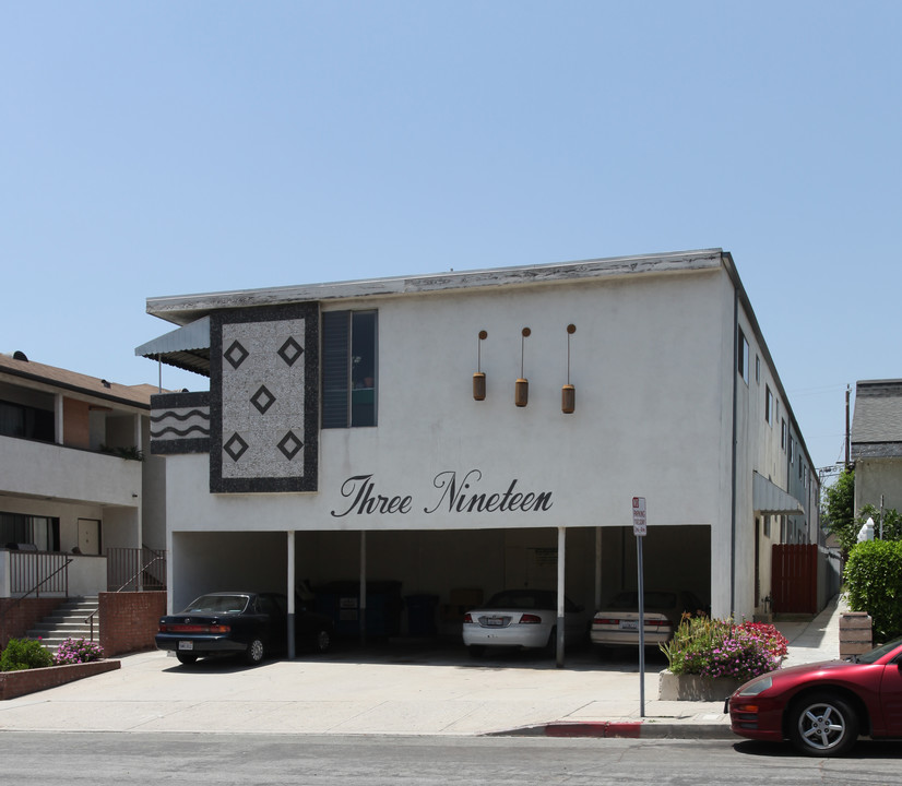 319 E Cedar Ave in Burbank, CA - Building Photo