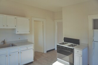 25 Maple St, Unit 25-1R in Waltham, MA - Foto de edificio - Building Photo