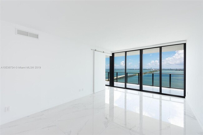 3131 NE 7th Ave, Unit 3403 in Miami, FL - Building Photo - Building Photo