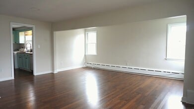 586 Courtland Ave in Bridgeport, CT - Building Photo - Building Photo