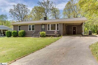 2 Pembroke Ln in Taylors, SC - Building Photo - Building Photo
