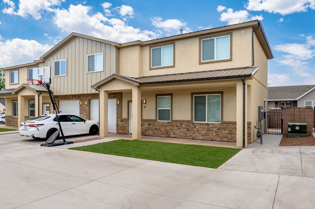 49 475 E in Enterprise, UT - Building Photo